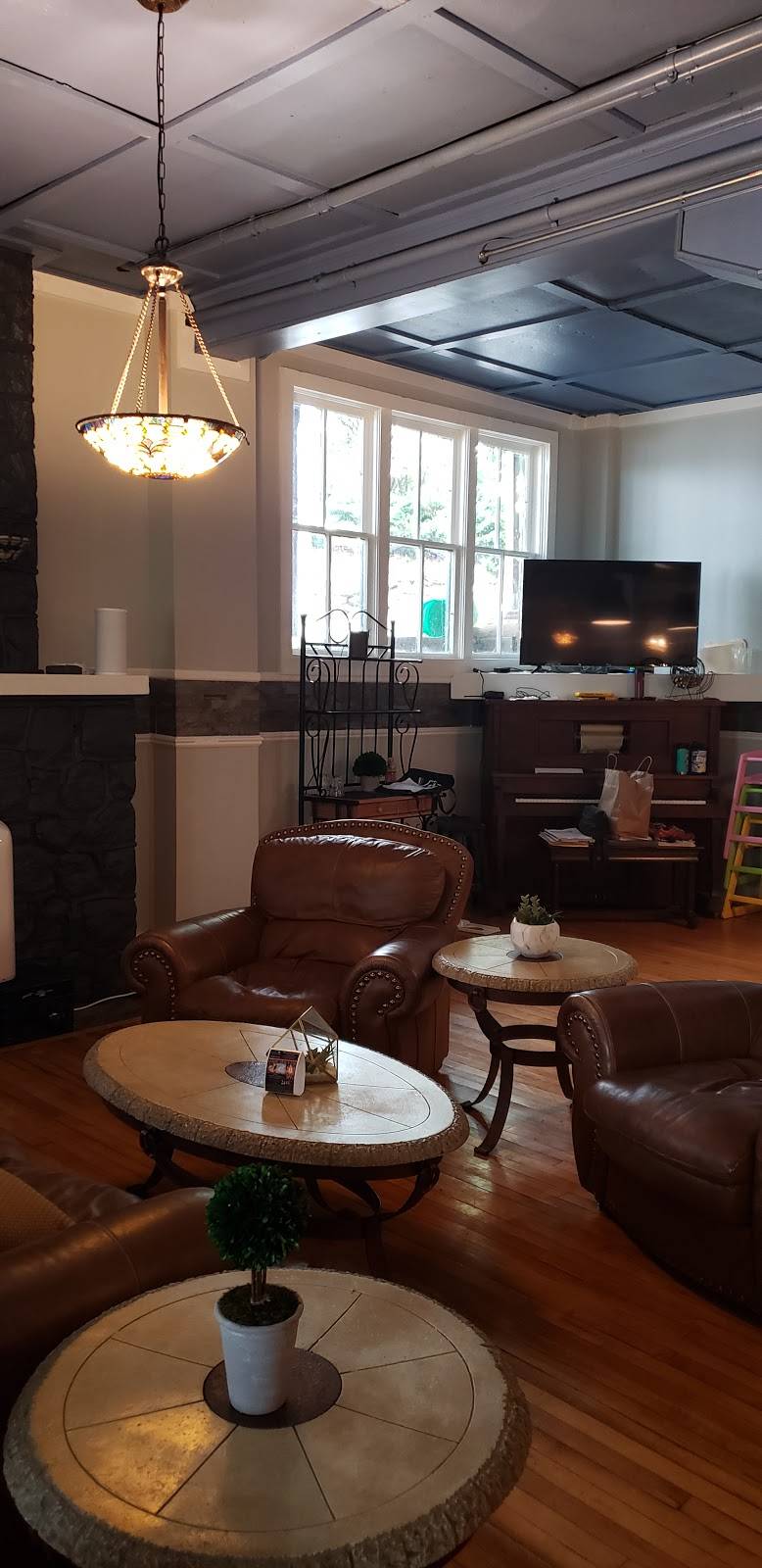 Cottonwood Social | restaurant | 283 Victorian Village Dr, Elkhart Lake, WI 53020, USA | 9208763645 OR +1 920-876-3645