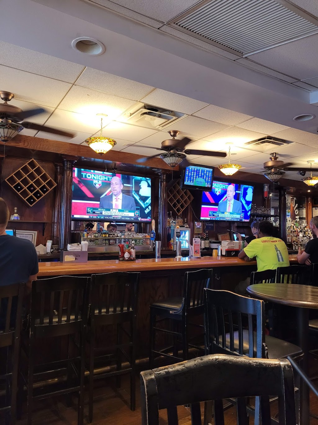 Blarney Stone | restaurant | 410 8th Ave, New York, NY 10001, USA | 2125945100 OR +1 212-594-5100