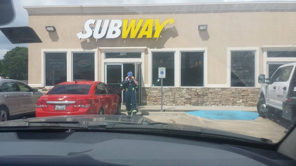Subway | restaurant | 7201 32nd St, Groves, TX 77619, USA | 4092934345 OR +1 409-293-4345