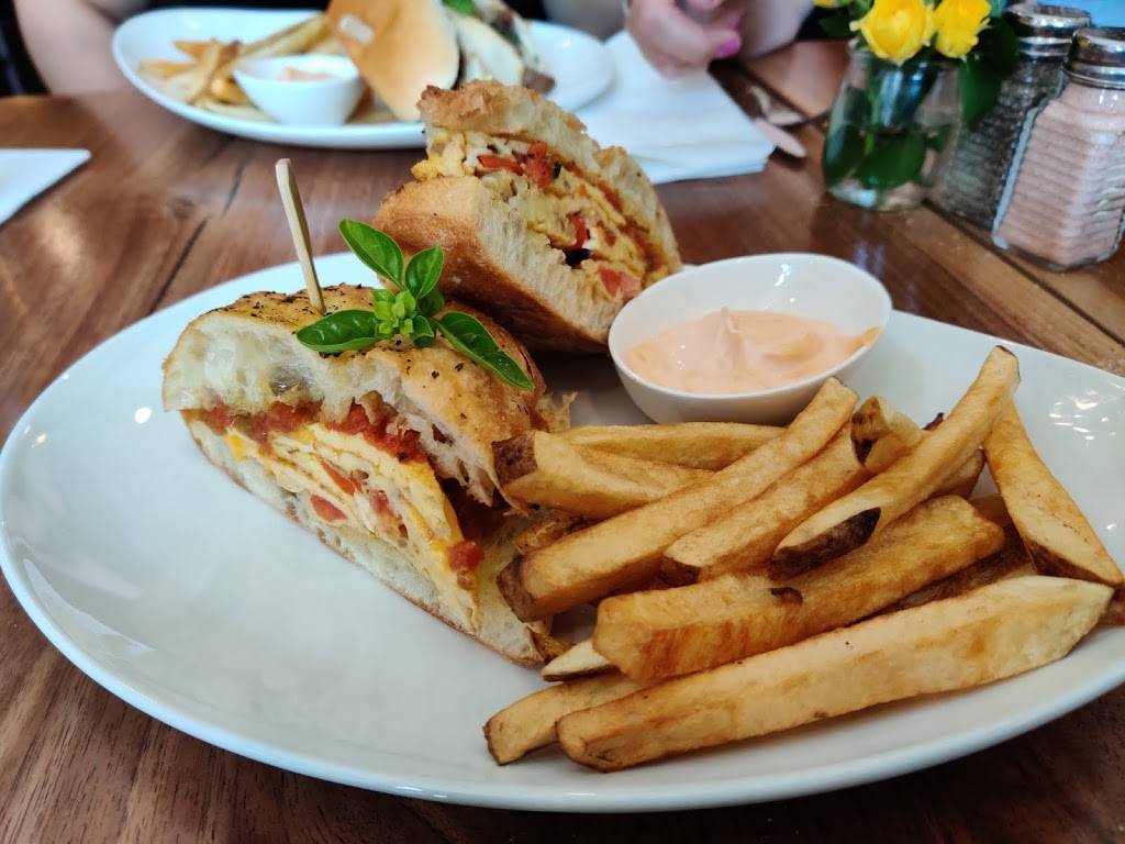 Romy’s Restaurant & Lounge | restaurant | 15218 Yonge St, Aurora, ON L4G 1L9, Canada | 9055037669 OR +1 905-503-7669