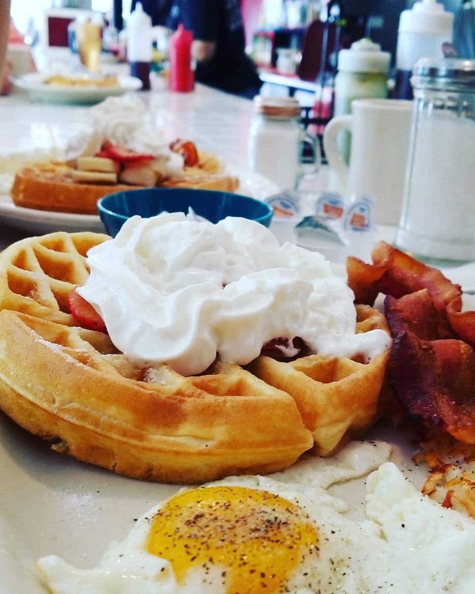 The Hut Diner | restaurant | 1610 Fredericksburg Rd, San Antonio, TX 78201, USA | 2106498574 OR +1 210-649-8574