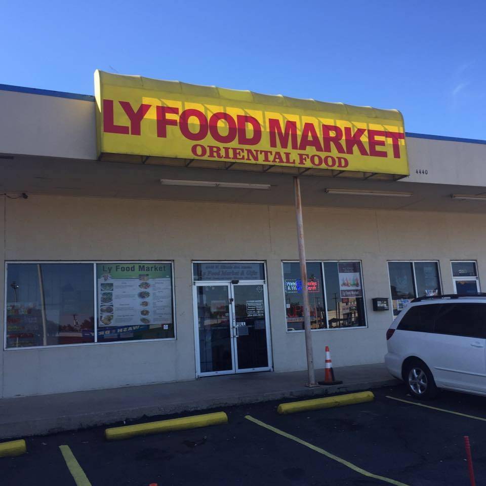 Ly Food Market & Gifts | restaurant | 4440 W Illinois Ave #400a, Dallas, TX 75211, USA | 2143309616 OR +1 214-330-9616