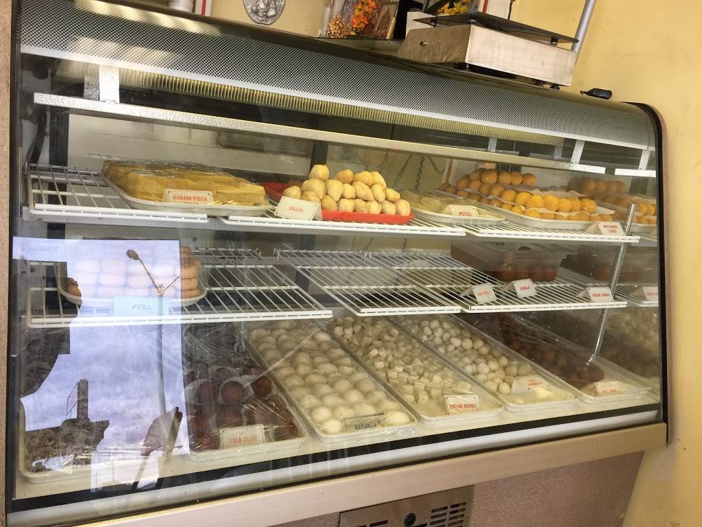 Annapurna Mithai Shoppe | meal takeaway | 1544 Warden Ave, Scarborough, ON M1R 2S8, Canada | 4164490157 OR +1 416-449-0157