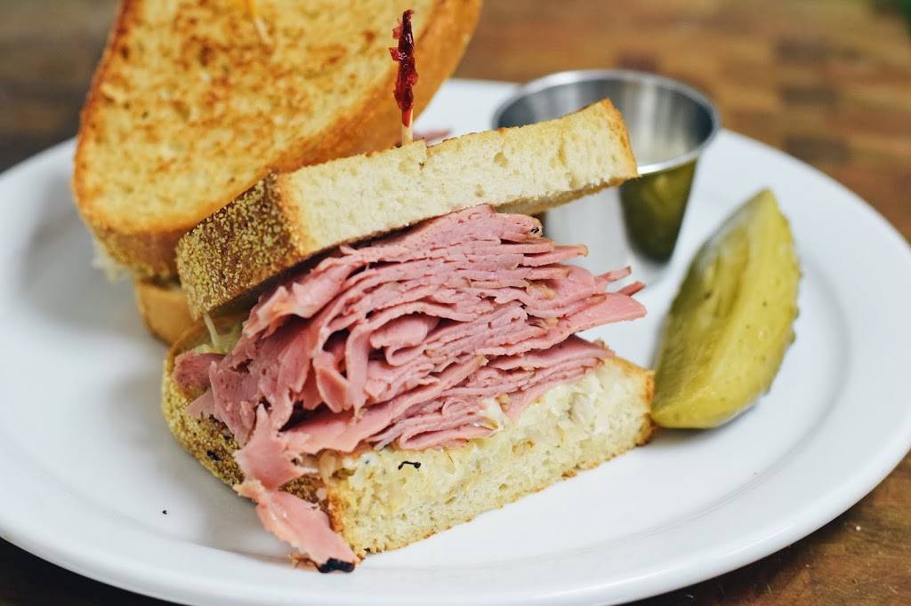 The Corned Beef House | restaurant | 8707 Dufferin St #22, Thornhill, ON L4J 0A2, Canada | 9055971994 OR +1 905-597-1994