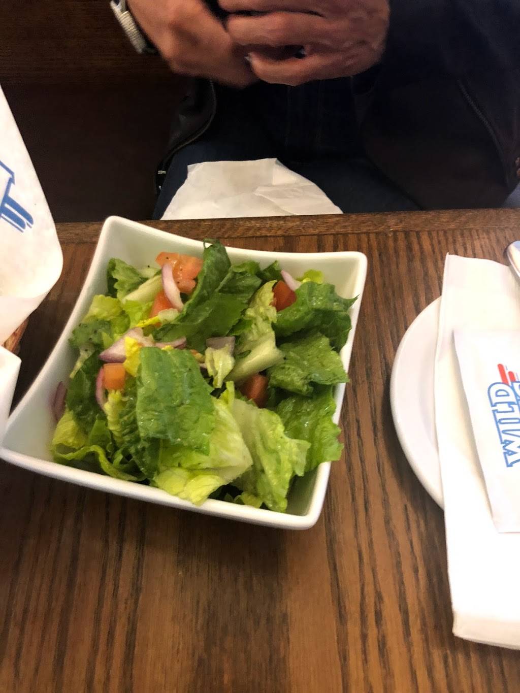 Wild Wing | restaurant | 5955 Latimer Dr #4, Mississauga, ON L5V 0B7, Canada | 9058171444 OR +1 905-817-1444