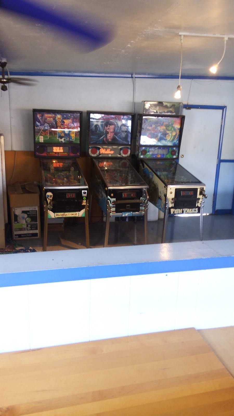 Ginos Pizza | restaurant | 6420 S Central Ave, Phoenix, AZ 85042, USA | 6022683341 OR +1 602-268-3341