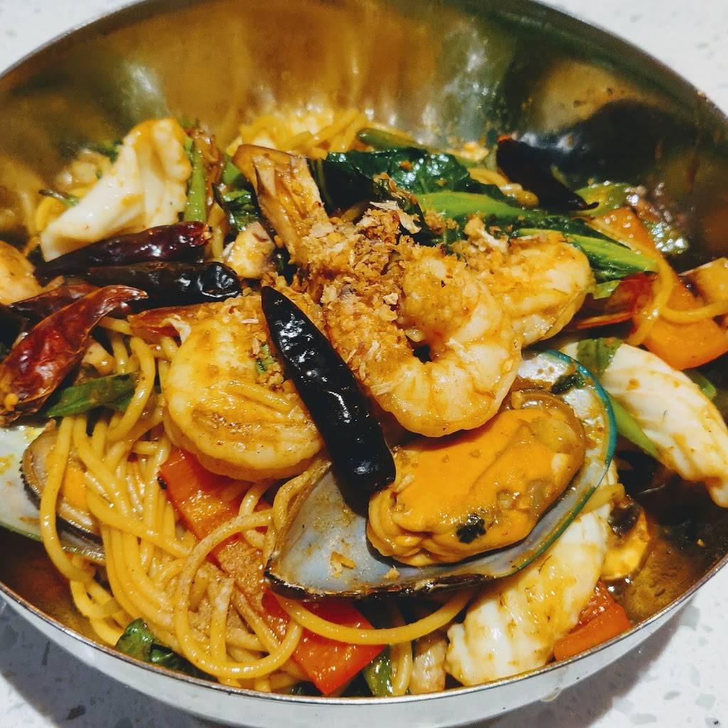 Lucky Thai Food | restaurant | 1570 Alton Rd #C, Miami Beach, FL 33139, USA | 3057638311 OR +1 305-763-8311