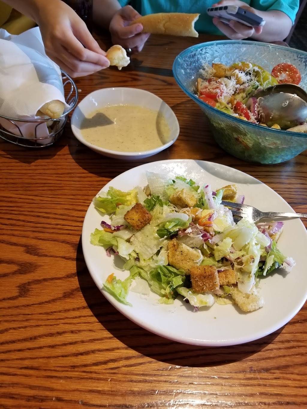 Olive Garden Italian Restaurant | meal takeaway | 4117 Chesapeake Square Blvd, Chesapeake, VA 23321, USA | 7574652139 OR +1 757-465-2139