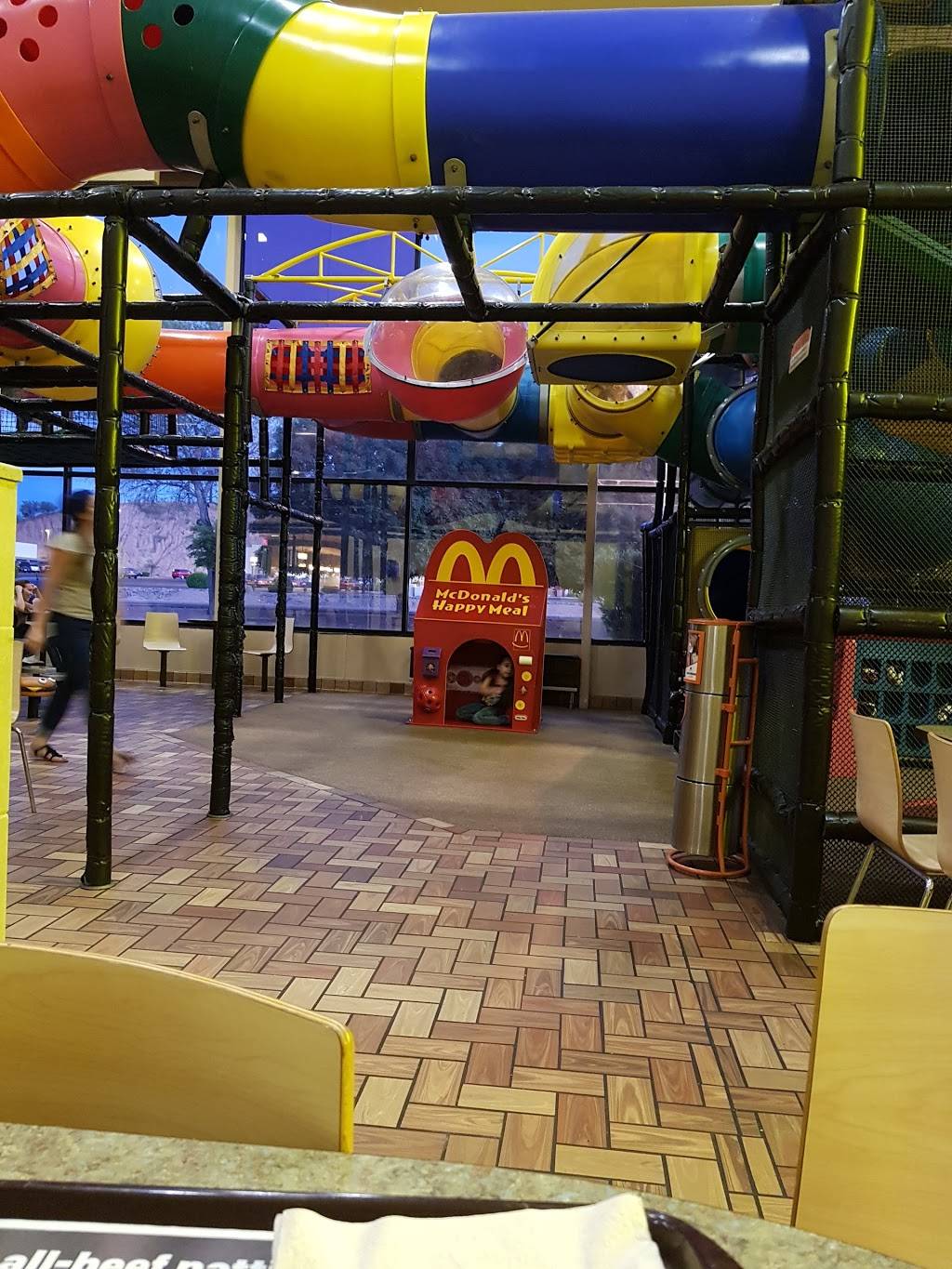 McDonalds | cafe | 470 W Mariposa Rd, Nogales, AZ 85621, USA | 5207613797 OR +1 520-761-3797