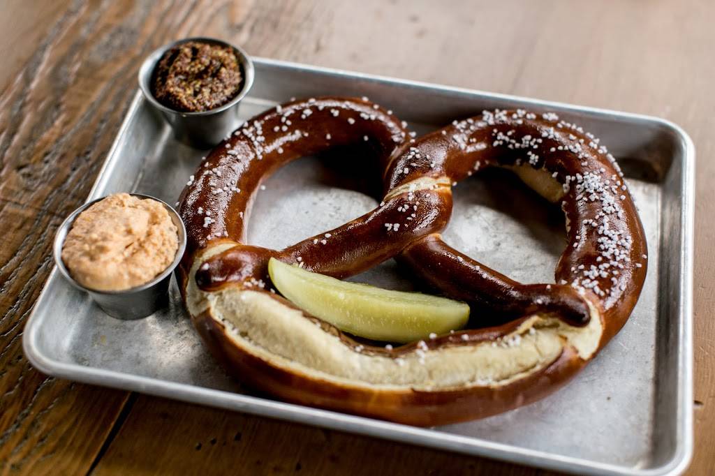 Queen Anne Beerhall | restaurant | 203 W Thomas St, Seattle, WA 98119, USA | 2066594043 OR +1 206-659-4043