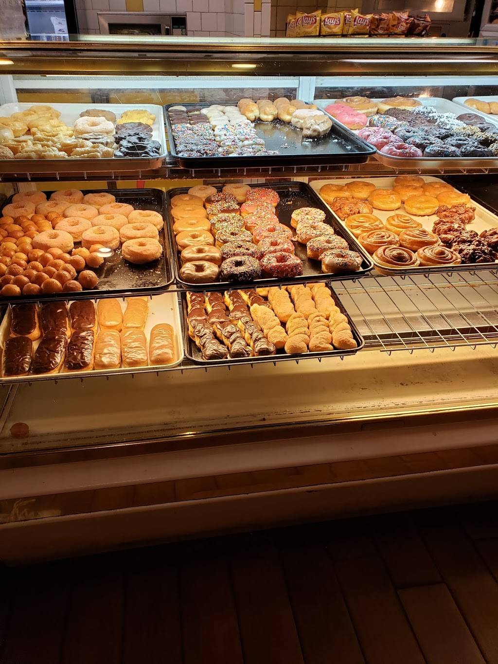 Winchells Donut House | restaurant | 4111 Boulder Hwy, Las Vegas, NV 89121, USA | 7026419800 OR +1 702-641-9800