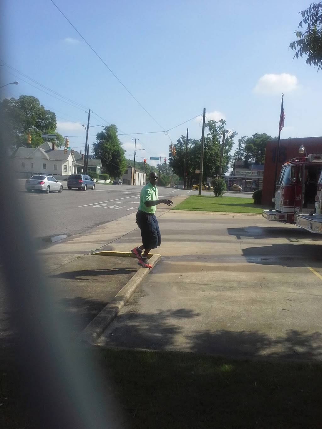 Qs Bar & Grill | night club | 815 19th St Ensley, Birmingham, AL 35218, USA | 2057819494 OR +1 205-781-9494