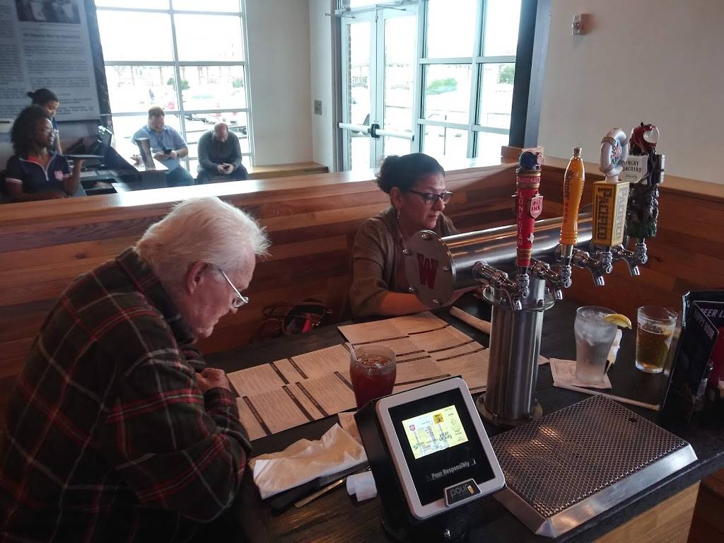 Walk-Ons | restaurant | 5601 Crosslake Pkwy, Waco, TX 76712, USA | 2547329200 OR +1 254-732-9200