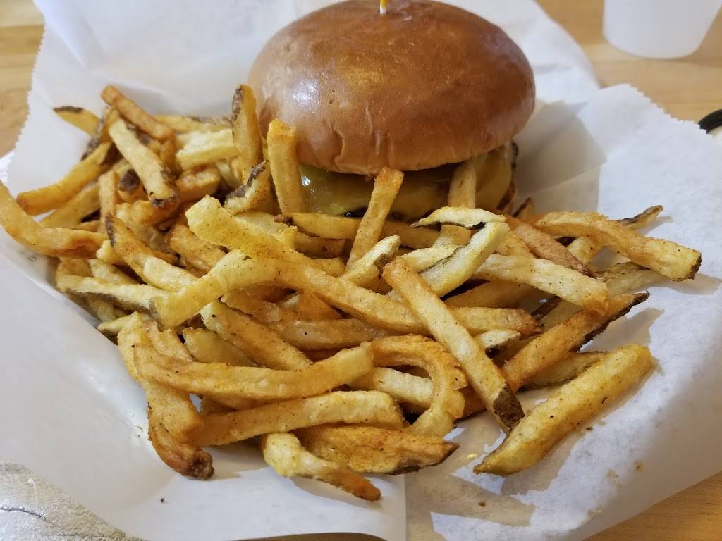 Meatheads Burgers & Fries | restaurant | 2555 W 75th St, Naperville, IL 60540, USA | 6303556066 OR +1 630-355-6066