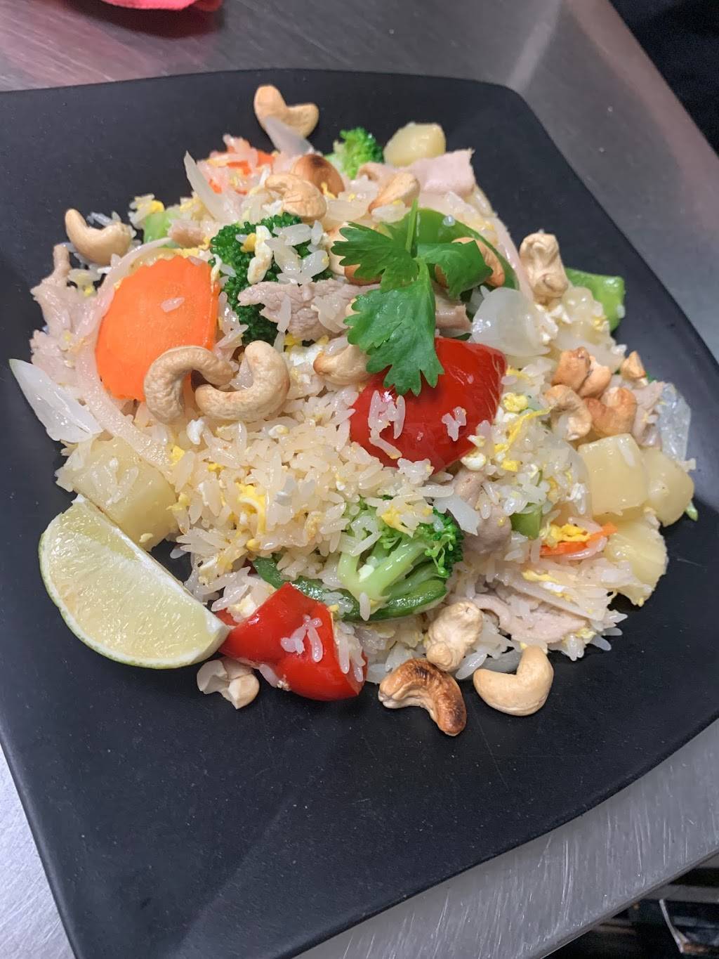 Thai Tanic | restaurant | 13-35 Harvard Rd, Guelph, ON N1G 3A2, Canada | 5197670719 OR +1 519-767-0719