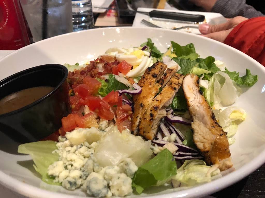 Red Robin Gourmet Burgers and Brews | restaurant | 248 Great Mall Dr, Milpitas, CA 95035, USA | 4084935063 OR +1 408-493-5063