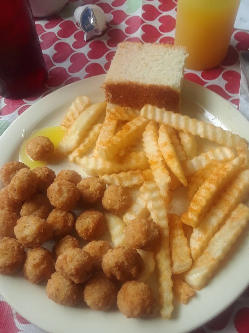Charlottes Family Restaurant | restaurant | 6057 W Andrew Johnson Hwy, Talbott, TN 37877, USA | 4235816974 OR +1 423-581-6974