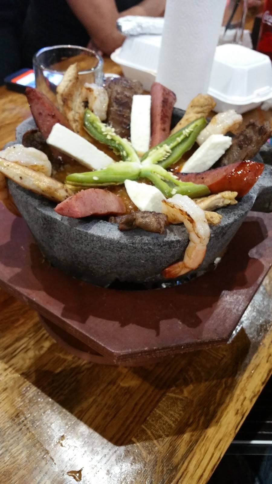 Zona Caliente Sports Bar And Grill | restaurant | 6507 S Cooper St #167, Arlington, TX 76001, USA | 8173755044 OR +1 817-375-5044