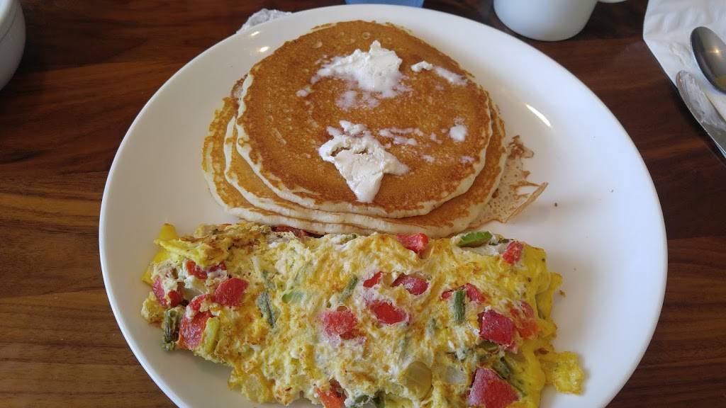 Chips Family Restaurant | restaurant | 321 Boston Post Rd, Orange, CT 06477, USA | 2037955065 OR +1 203-795-5065