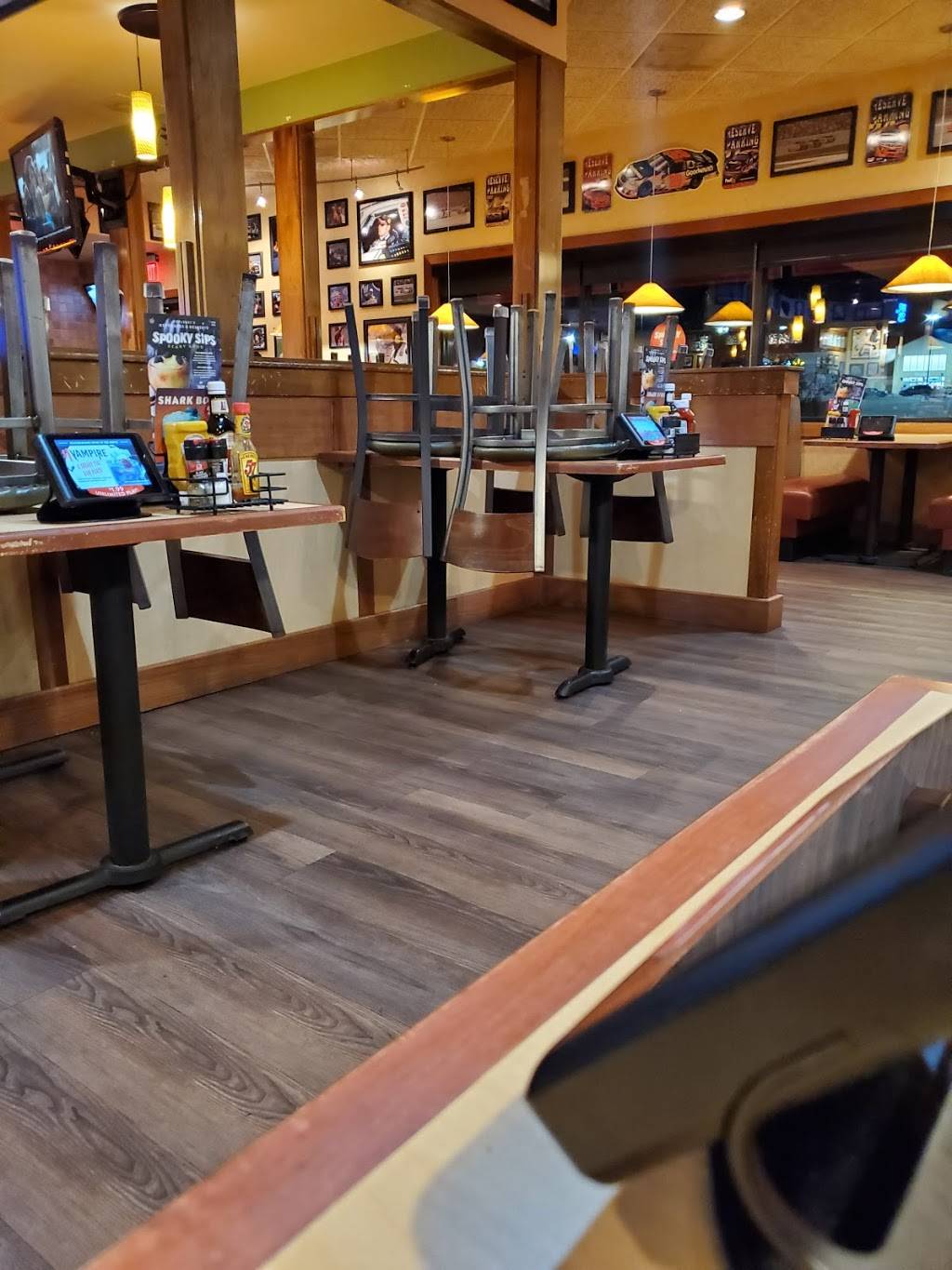 Applebees Grill + Bar | restaurant | 2500 4th St SW, Waverly, IA 50677, USA | 3193529240 OR +1 319-352-9240