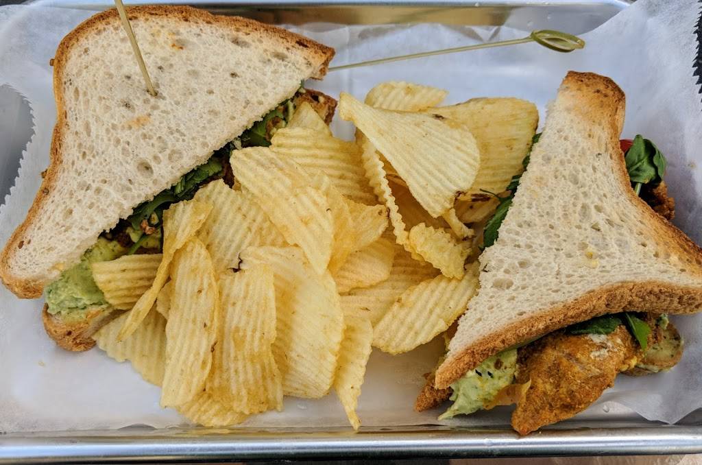 Five String Garage | restaurant | 700 Hadley Ave, Old Hickory, TN 37138, USA | 6158947188 OR +1 615-894-7188