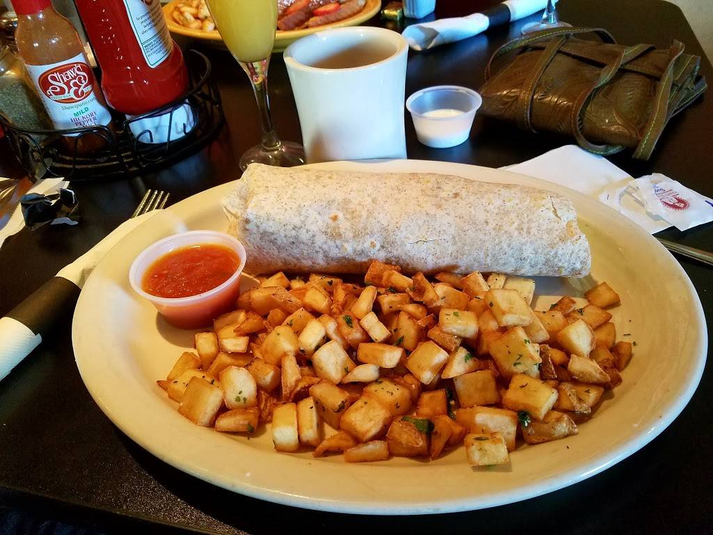 Shaws Patio Bar & Grill | restaurant | 1051 W Magnolia Ave, Fort Worth, TX 76104, USA | 8179262116 OR +1 817-926-2116