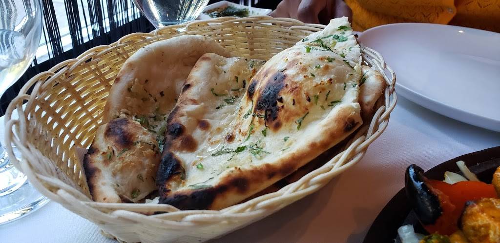 Delhi Bistro | restaurant | 2214 Queen St E, Toronto, ON M4E 1E9, Canada | 6473516112 OR +1 647-351-6112