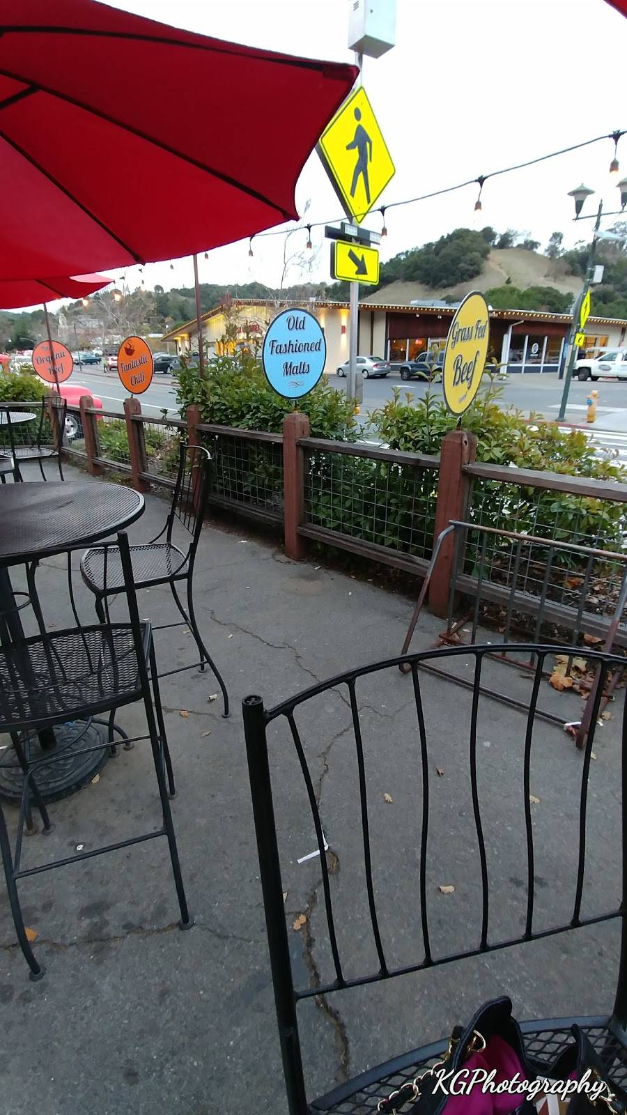 M & G Burgers & Beverages | restaurant | 2017 Sir Francis Drake Blvd, Fairfax, CA 94930, USA | 4154540655 OR +1 415-454-0655