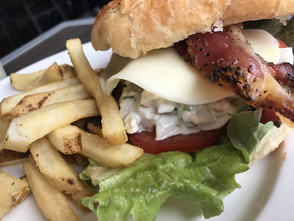 Tavern on South | restaurant | 423 W South St, Indianapolis, IN 46225, USA | 3176023115 OR +1 317-602-3115