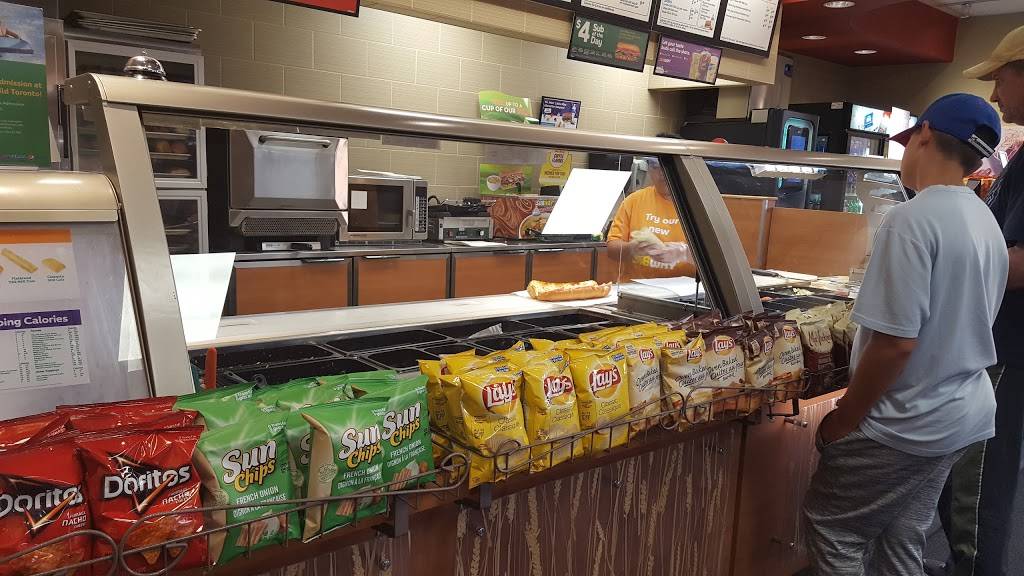 Subway | restaurant | 16715 Yonge St unit 2, Newmarket, ON L3X 1X4, Canada | 9058985858 OR +1 905-898-5858