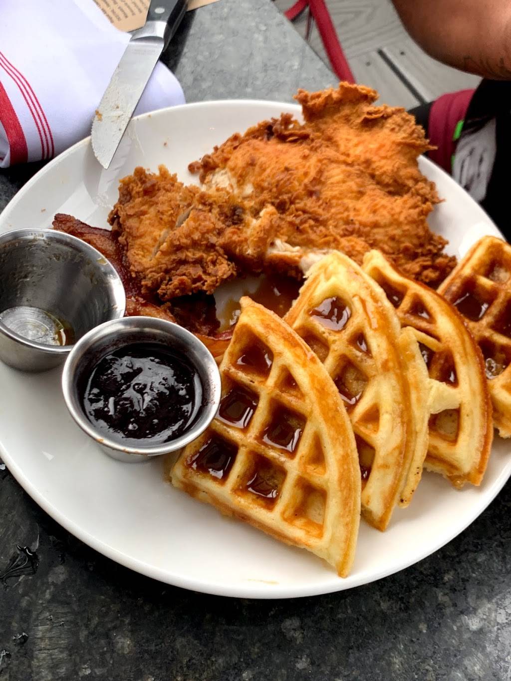 R Bar & Grill | restaurant | 3421 South Peoria Avenue, Tulsa, Tulsa, OK 74105, USA | 9183924811 OR +1 918-392-4811