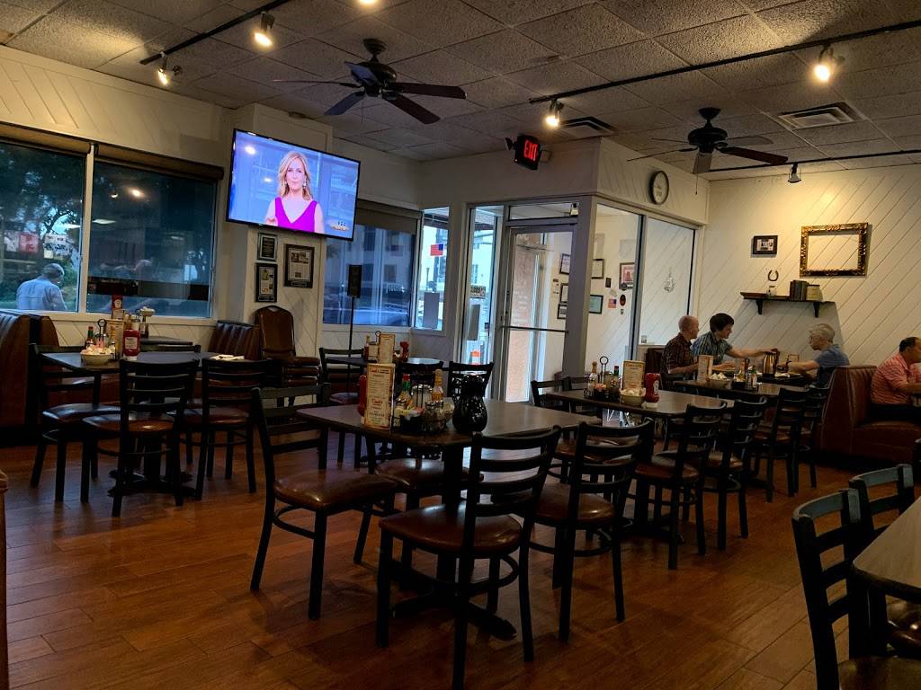 Cindis NY Deli & Restaurant | restaurant | 306 S Houston St, Dallas, TX 75202, USA | 2147444745 OR +1 214-744-4745