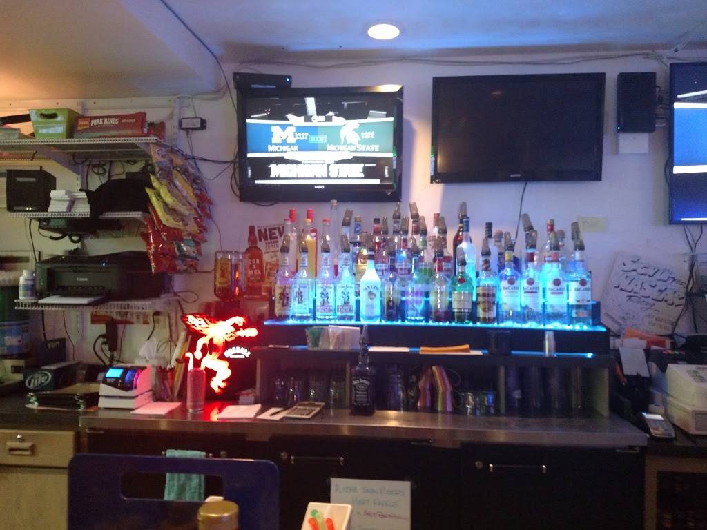 Apes Bar & Grill | restaurant | 518 4th St, Algoma, WI 54201, USA | 9203658004 OR +1 920-365-8004