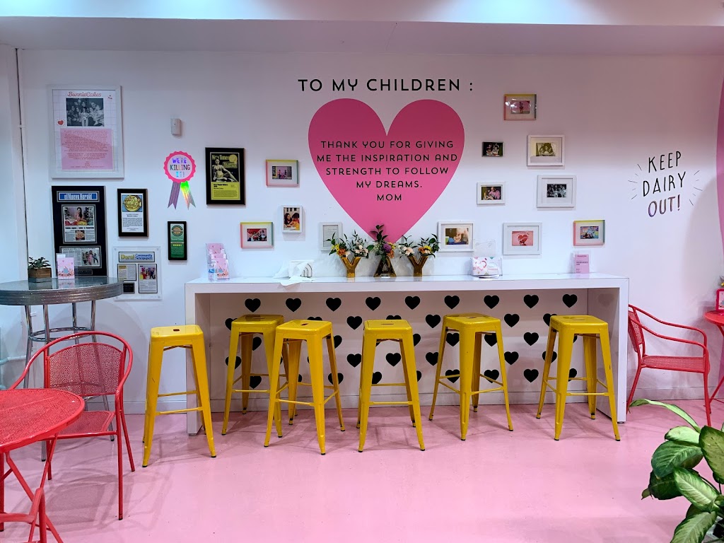 Bunnie Cakes | bakery | 8450 NW 53rd St Suite H101, Doral, FL 33166, USA | 7865773243 OR +1 786-577-3243