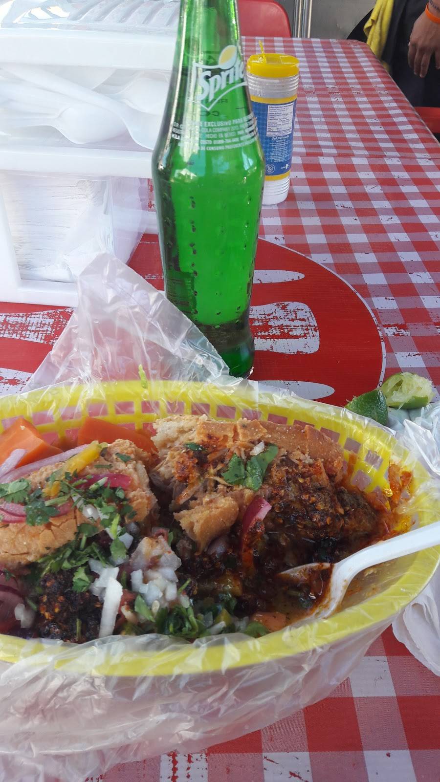 Tacos Y Tortas Ahogadas "El Tio Pepe" | restaurant | Licenciado José López Portillo Poniente 1461A, Xicotencatlleyva II, 22660 Tijuana, B.C., Mexico | 016643012356 OR +52 664 301 2356