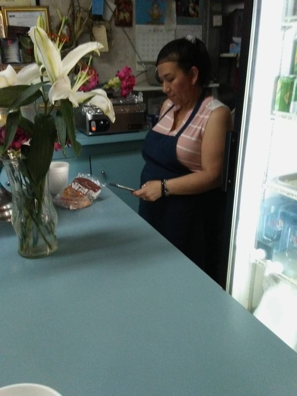 Lenas | restaurant | 206 E 198th St, Bronx, NY 10458, USA | 7182955330 OR +1 718-295-5330