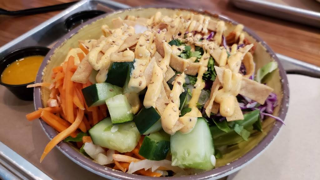 ChiLantro | restaurant | 1414 Shore District Dr #102, Austin, TX 78741, USA | 5123829653 OR +1 512-382-9653