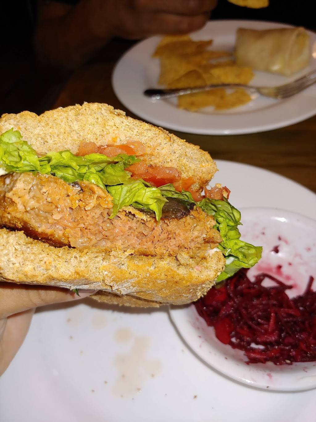 Bay Naturals | restaurant | 7611 N Kings Hwy, Myrtle Beach, SC 29572, USA | 8434480011 OR +1 843-448-0011