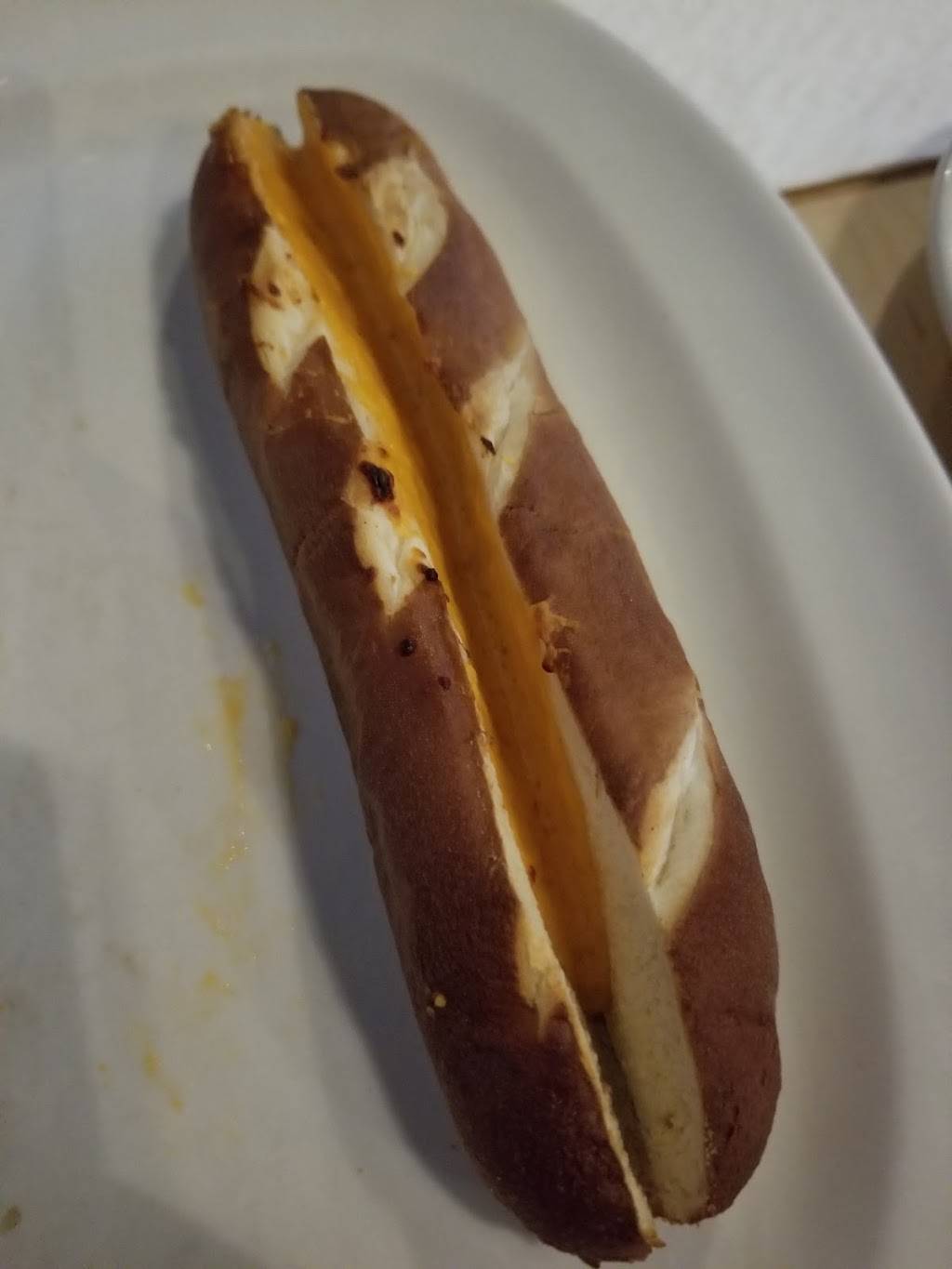 Catch Table & Tap | restaurant | 500 E 81st Ave, Merrillville, IN 46410, USA | 2195254076 OR +1 219-525-4076