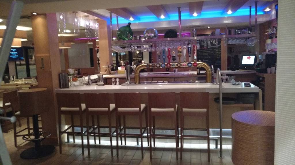 Rôtisserie St-Hubert | restaurant | 665 32e Avenue, Lachine, QC H8T 3G6, Canada | 5143855555 OR +1 514-385-5555