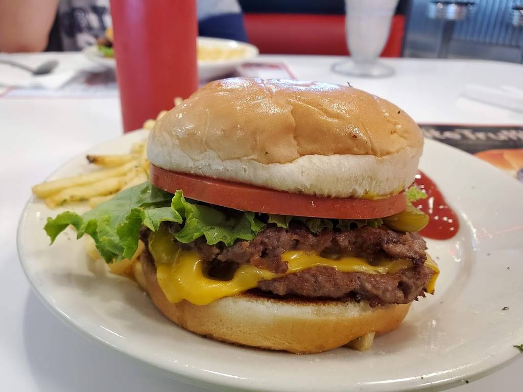 Steak n Shake | restaurant | 2806 Commerce Dr, Coralville, IA 52241, USA | 3198006117 OR +1 319-800-6117