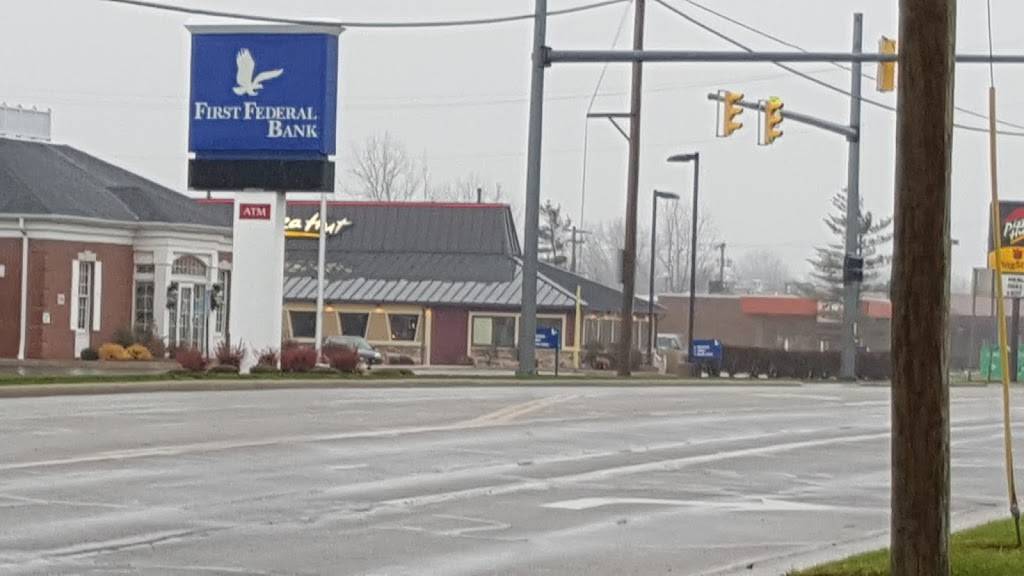 Pizza Hut | restaurant | 2240 Scott St, Napoleon, OH 43545, USA | 4195999010 OR +1 419-599-9010