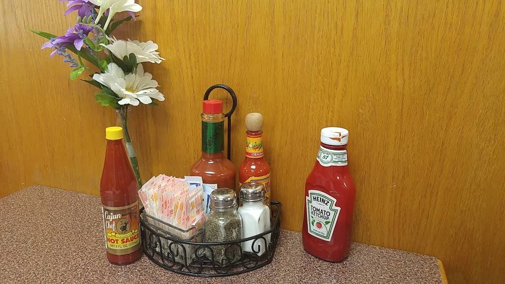 Broadway Family Restaurant | restaurant | 9215 Broadway Ave, Brookfield, IL 60513, USA | 7084854609 OR +1 708-485-4609