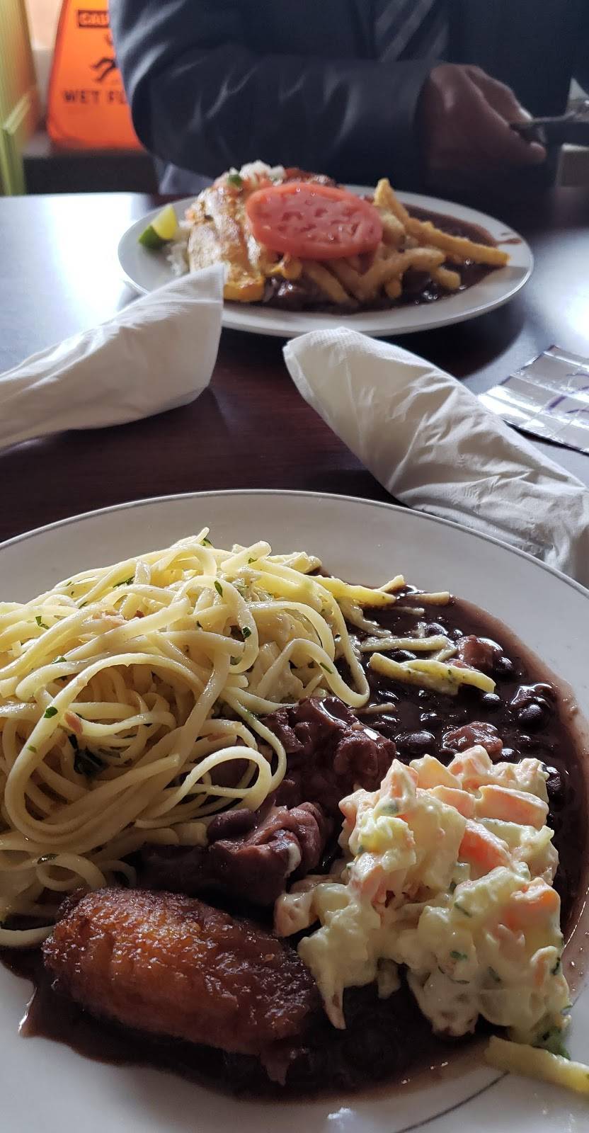 Central Grill Restaurant & Cafe | meal delivery | 315 Main St, Woburn, MA 01801, USA | 7812811652 OR +1 781-281-1652