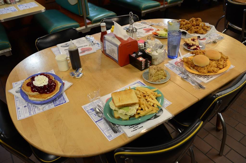 Missys Corner Cafe | restaurant | 2111 Court St, Pekin, IL 61554, USA | 3093464456 OR +1 309-346-4456