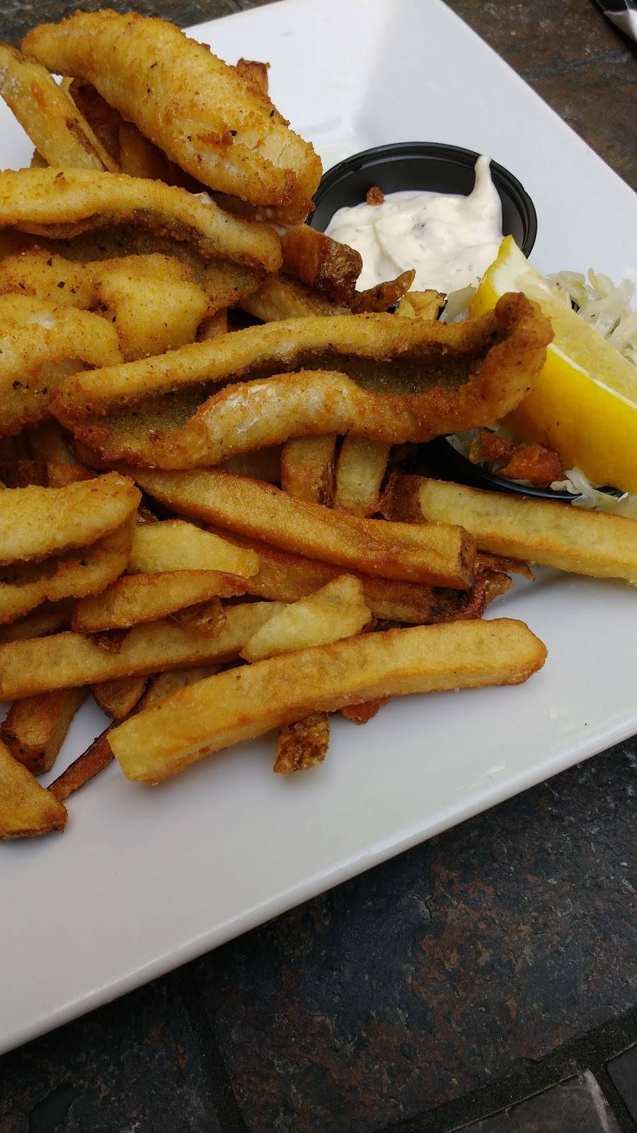 Coach & Lantern | restaurant | 384 Wilson St E, Ancaster, ON L9G 2C2, Canada | 9053047822 OR +1 905-304-7822