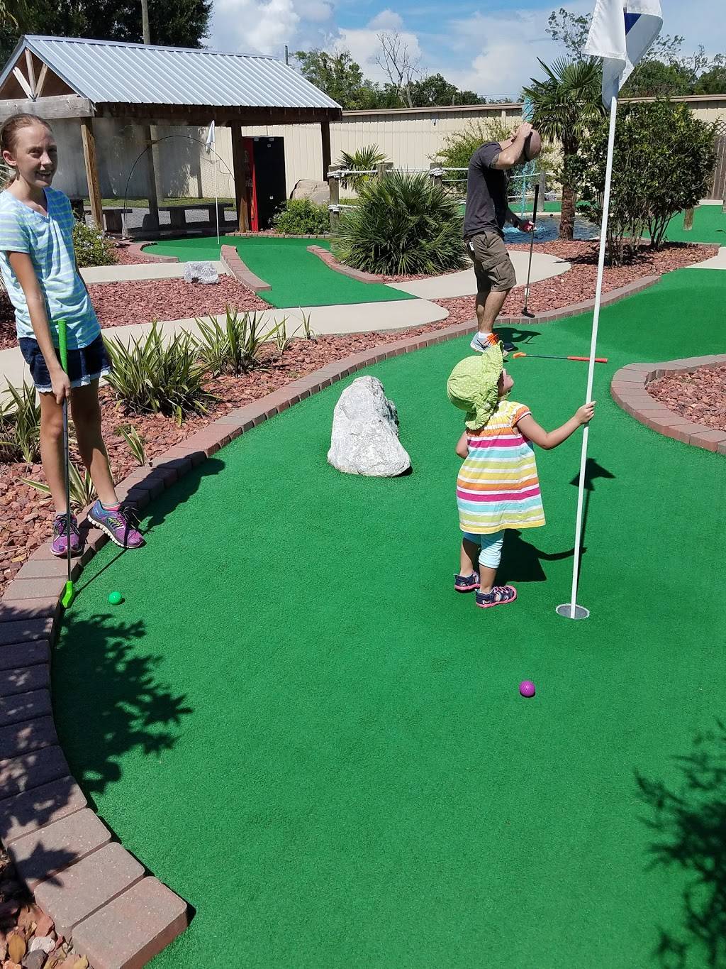 Bananas Mini Golf & Arcade | restaurant | 2251 E Pass Rd, Gulfport, MS 39507, USA | 2282063015 OR +1 228-206-3015