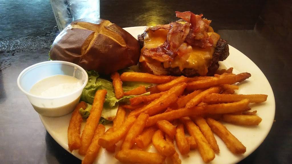 4 ONE 8 Bar and Grill | restaurant | 418 Court St, Beatrice, NE 68310, USA | 4022303400 OR +1 402-230-3400