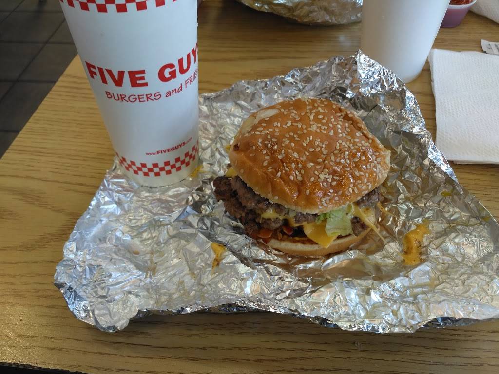 Five Guys | meal takeaway | 7150 Cermak Rd, Berwyn, IL 60402, USA | 7084849940 OR +1 708-484-9940