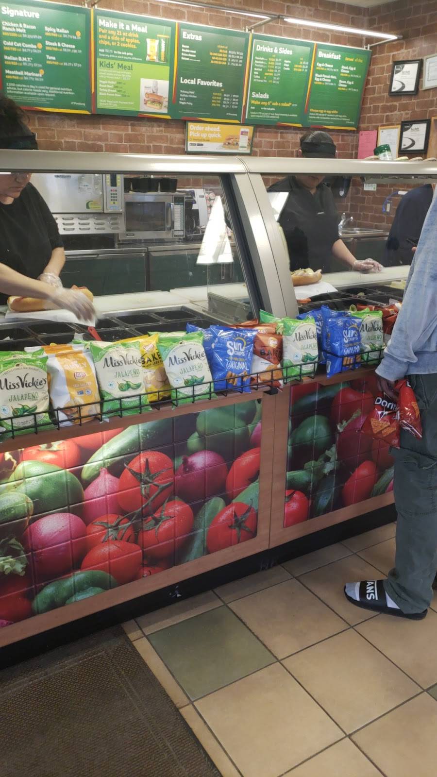 Subway | restaurant | 556-560 Sumner Ave, Springfield, MA 01108, USA | 4137341063 OR +1 413-734-1063